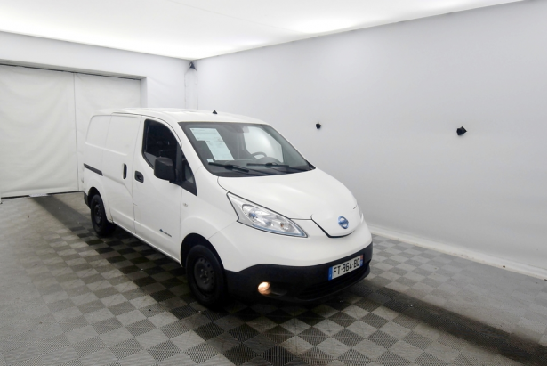 NISSAN E-NV200